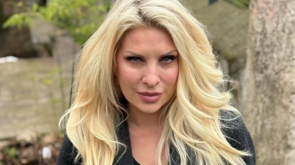 Ελένη Μενεγάκη σε δημοσιογράφο: «Eσύ είσαι καινούργια στην τηλεόραση;» [βίντεο]